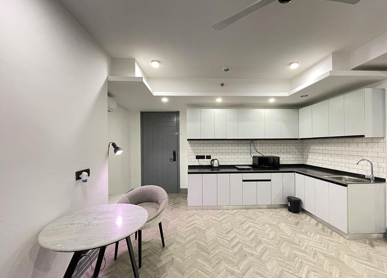 Bedchambers Serviced Apartments, Mg Road 구르가온 외부 사진