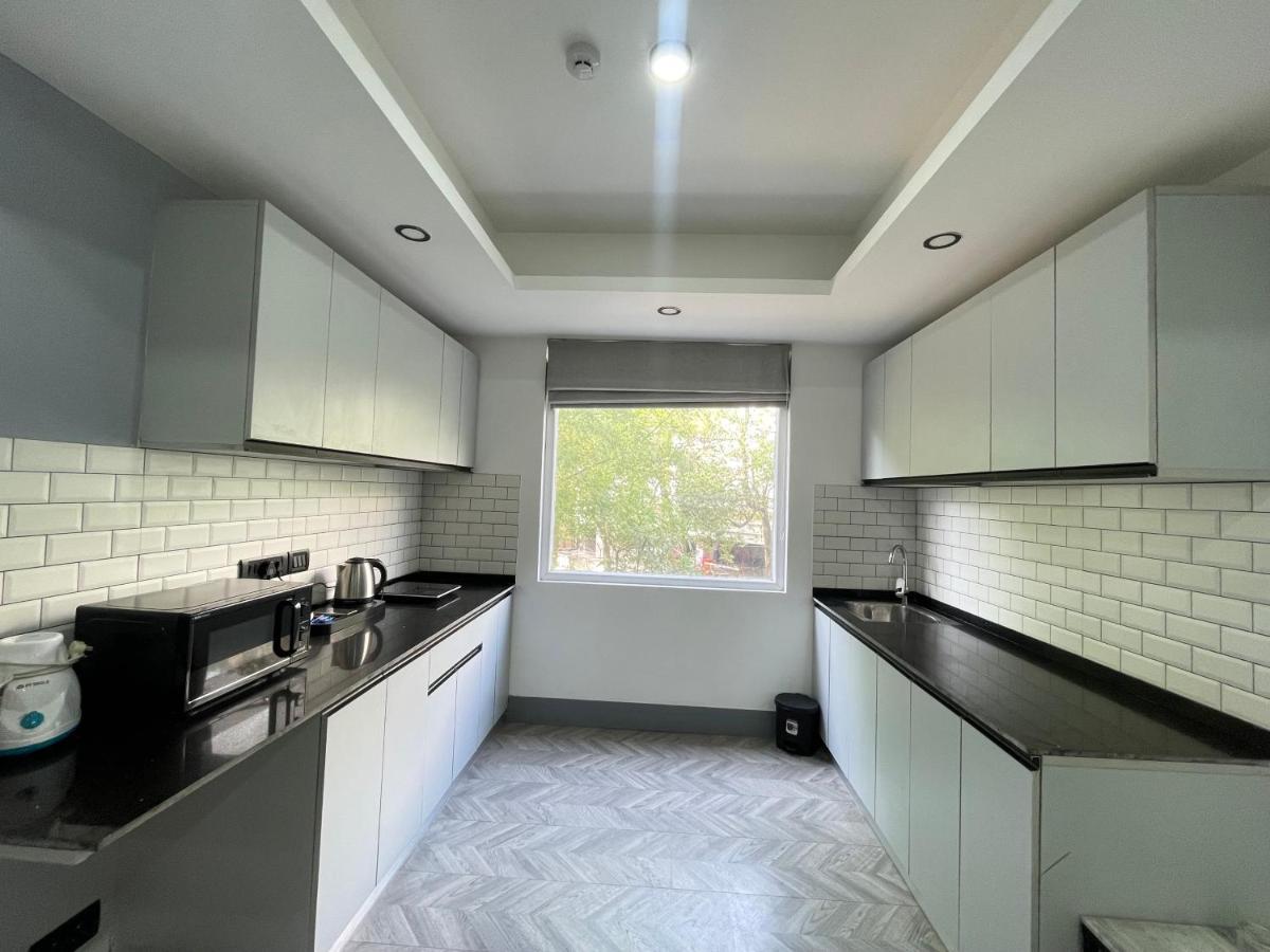 Bedchambers Serviced Apartments, Mg Road 구르가온 외부 사진