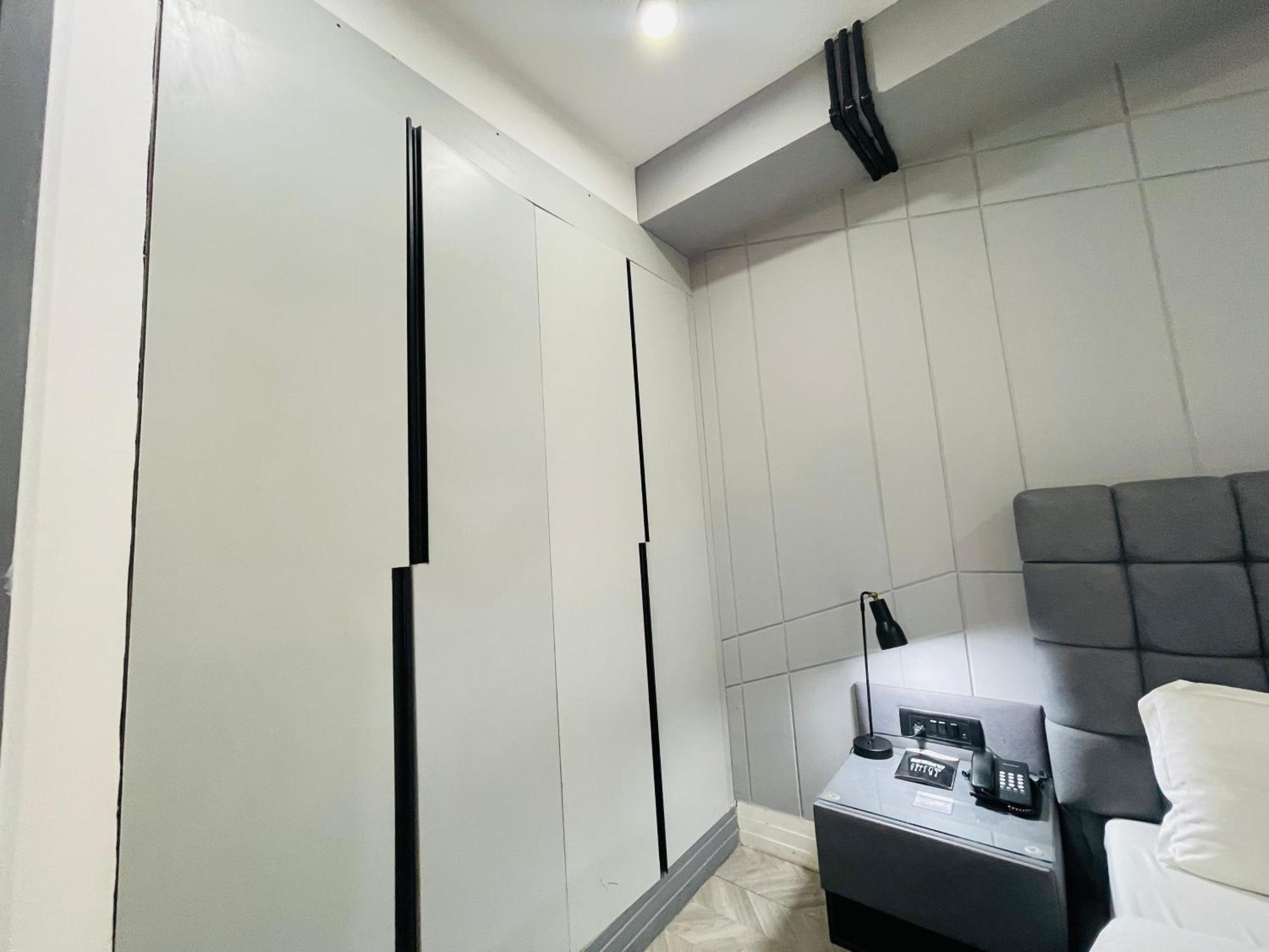 Bedchambers Serviced Apartments, Mg Road 구르가온 외부 사진